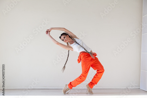 Fototapeta Naklejka Na Ścianę i Meble -  woman with braids dancing to the music