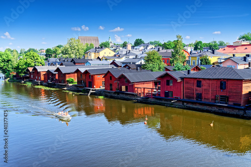 Stadt Porvoo am Fluss Porvoonjoki, Finnland photo