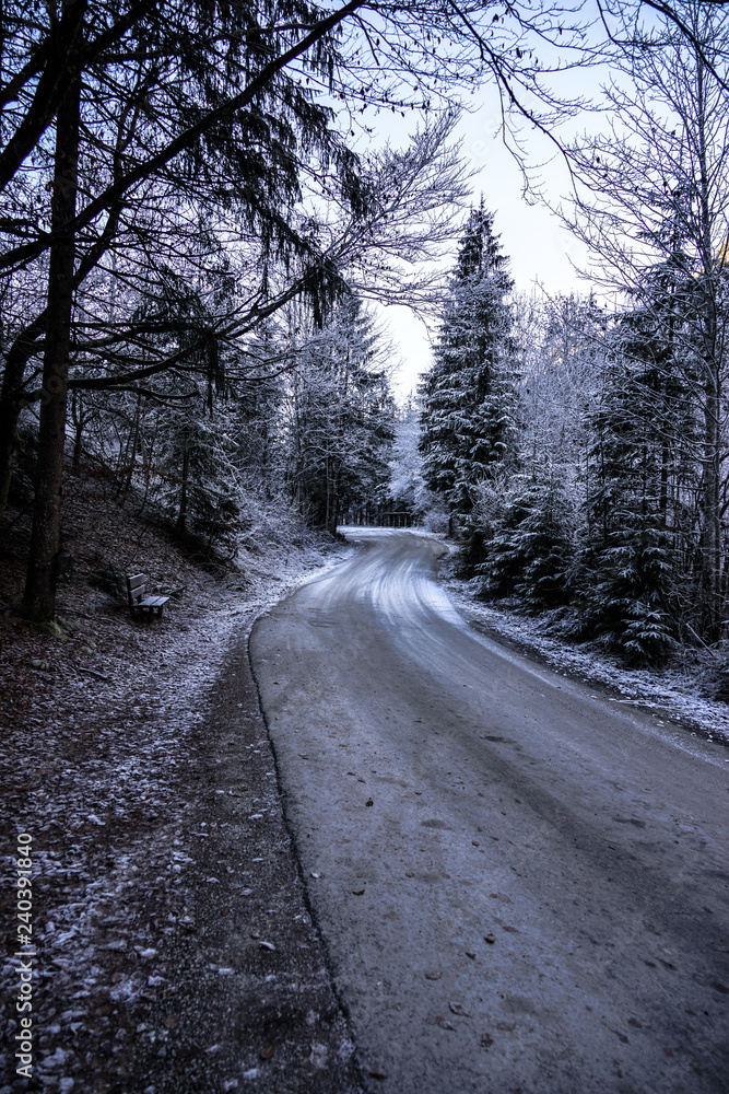 Winterpanorama. Winterstraße. Winterurlaub. Österreich. Italy. Winterpanorama. Winterstraße. Winterurlaub. Österreich. Italy.