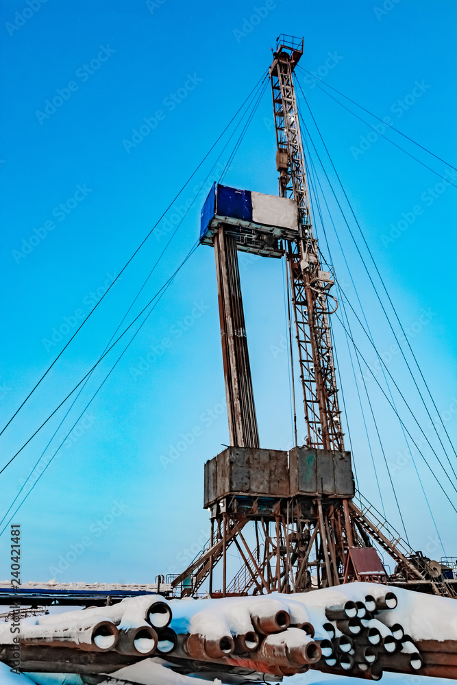 Drilling a deep well with a drilling rig at an oil and gas field. The deposit is located in the Far North beyond the Arctic Circle. The shooting was conducted in the winter during the polar day Drilling a deep well with a drilling rig at an oil and gas field. The deposit is located in the Far North beyond the Arctic Circle. The shooting was conducted in the winter during the polar day