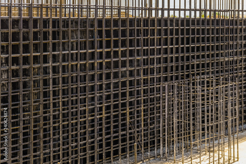 Reinforcing cage with joining longitudinal and transverse reinforcement. Shielded steel formwork for the construction of reinforced concrete monolithic structures.