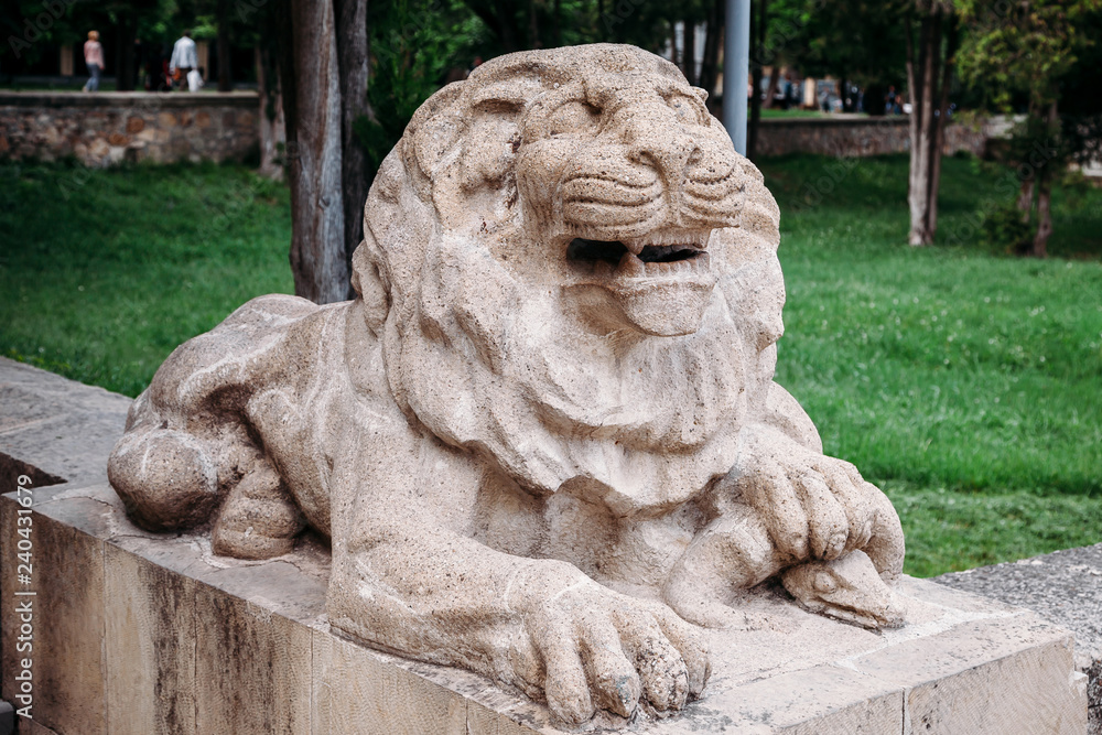 stone statue lion