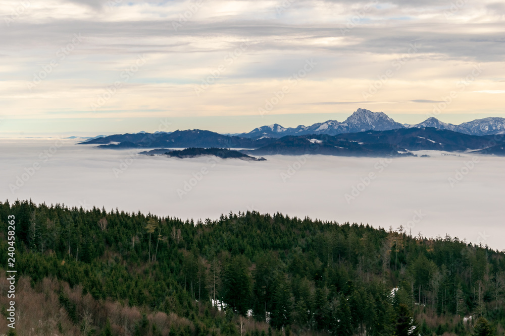  Blick vom Aussichtsturm Lichtenberg bei Attersee in Oberösterreich