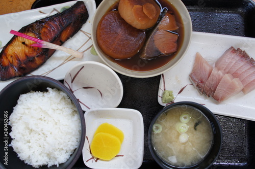ブリづくしの定食