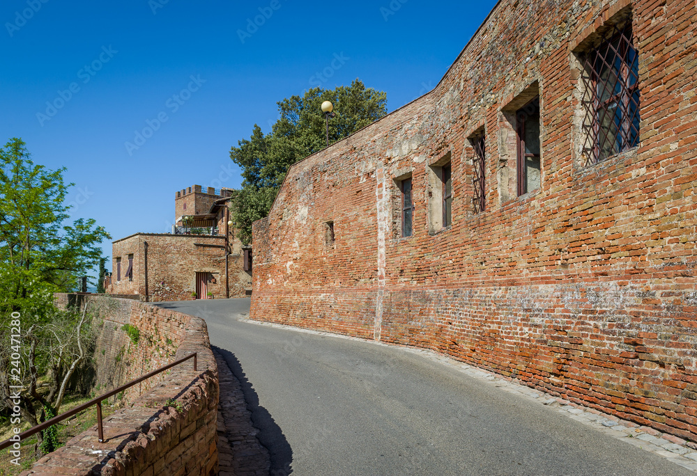 Road to Certaldo fortress