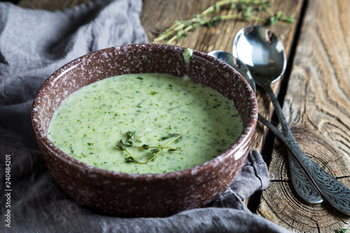 Hot cream soup with spinach
