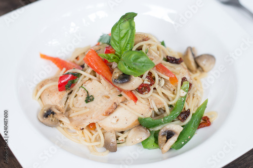 Spaghetti with Grilled Chicken, capsicum, and mushroom