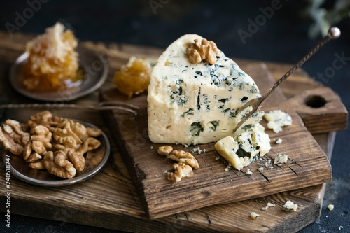 Canvas Print Danish blue cheese on a wooden board with walnut kernels