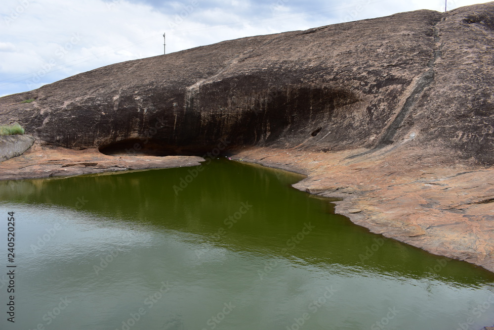 Φωτογραφία Dindigul, Tamilnadu, India - July 13, 2018: Lake at top of the fort