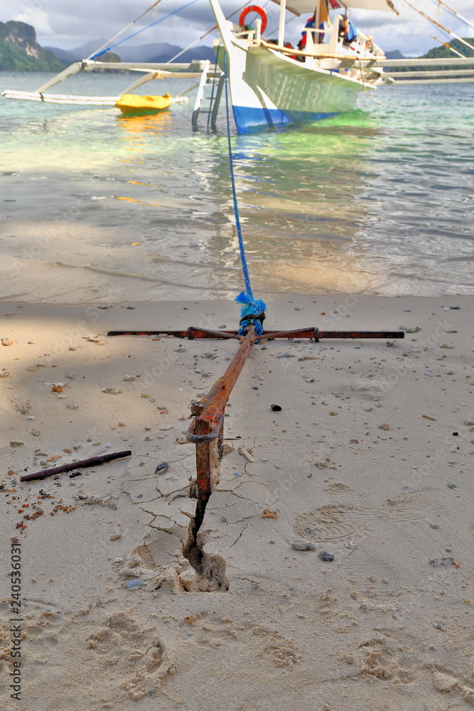 Old rusty anchor-Filipino bangka tour boat. Cudugnon Cave beach-El Nido-Palawan-Philippines-0889