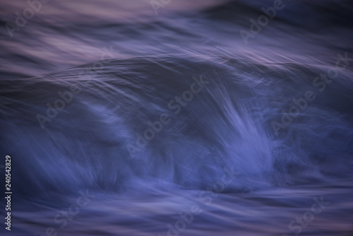 Welle am Strand von Bjerregard am Abend