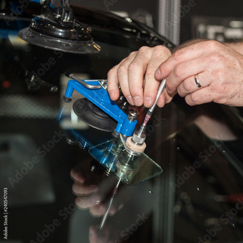 Equipment for repairing a damaged car windshield