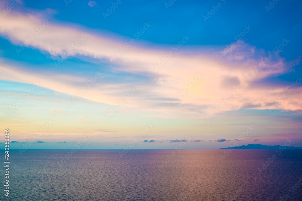 Fototapeta premium Dramatice sky sunset sky evening in sea