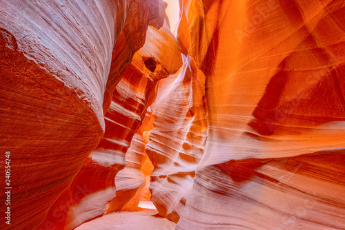 Antelope Canyon to kanion szczelinowy w południowo-zachodniej części Ameryki.