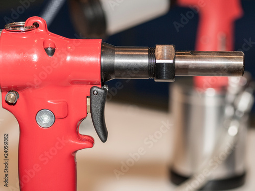 Red gas burner for heating the surface of the part