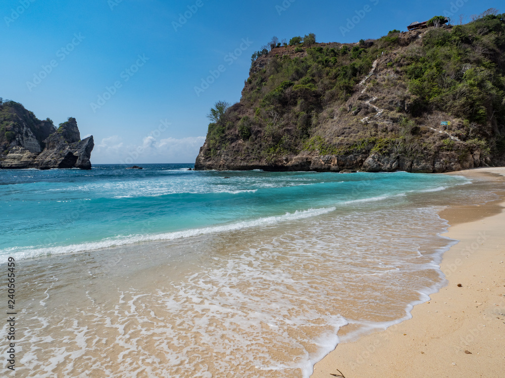 Obraz premium Beautiful view of tropical beach, sea rocks and turquoise ocean, blue sky. Atuh beach, Nusa Penida island, is located to the southeast of the island of Bali, Indonesia. October, 2018