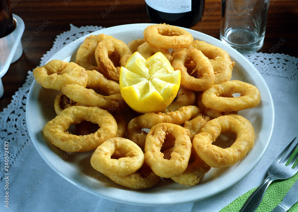 Plato de calamares a la romana. Plato de calamares a la romana.