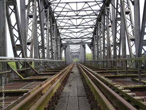 Fototapeta Naklejka Na Ścianę i Meble -  Eisenbahnbrücke über die Elbe bei Barby