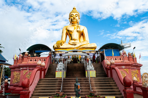 Goldene Buddhastatue in der Nähe vom Goldenen Dreieck - Thailand