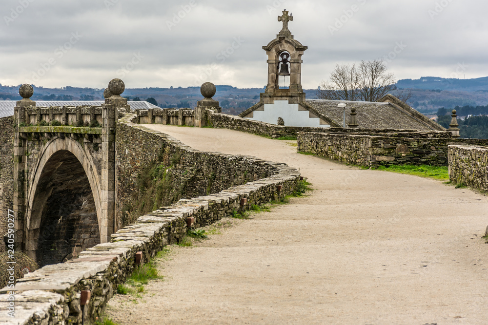 Φωτογραφία The Roman wall of Lugo surrounds the historic center of the Galician city of Lug