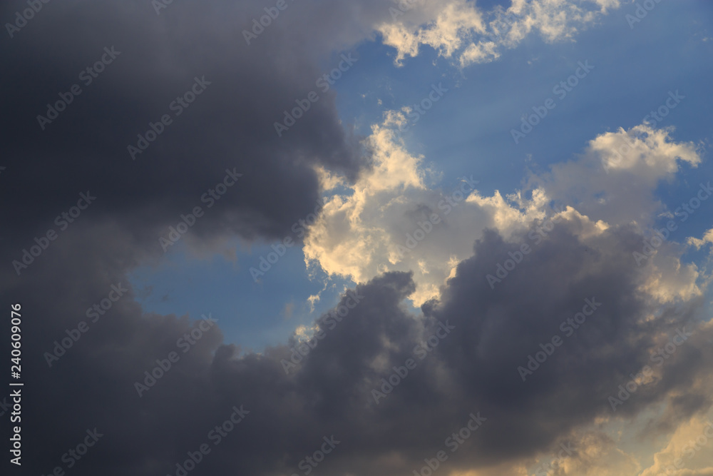 Obraz premium Clouds against blue sky as abstract background
