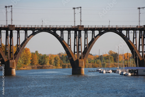 Fototapeta Naklejka Na Ścianę i Meble -  Railway bridge in Dnepropetrovsk (Dnepr)