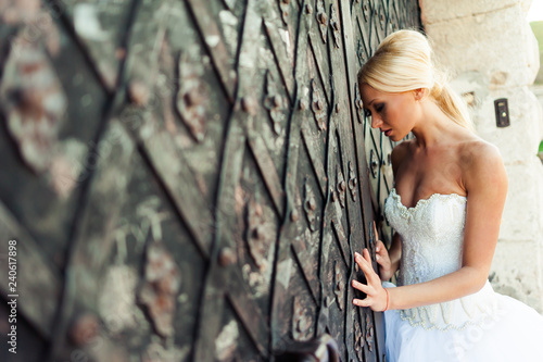 Fototapeta Naklejka Na Ścianę i Meble -  Beautiful blonde bride posing 