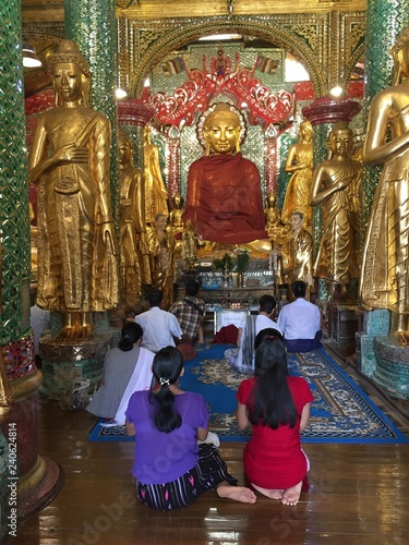 Buda en la Shwedagon Pagoda, Yangon, Myanmar