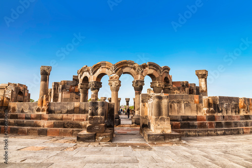 Ruiny średniowiecznej świątyni Zvartnots w Armenii