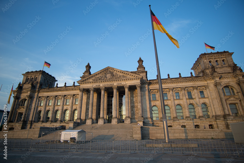 Fototapeta premium reichstag building in berlin