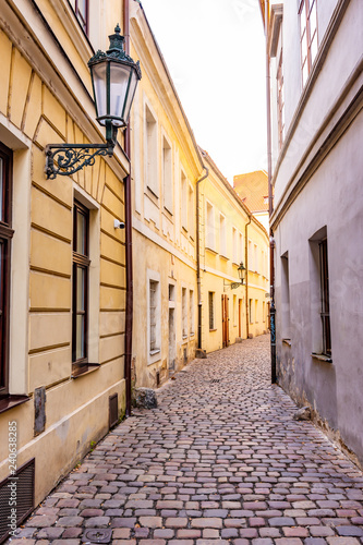 Fototapeta Naklejka Na Ścianę i Meble -  Small city street in centre of Prague, Czech republic