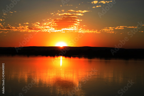 Sunset with reflection in the river.jpg, Sunset on the São Francisco River in Minas Gerais © sergiomourao