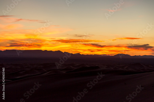 Sunset over the Sahara Desert © matiplanas