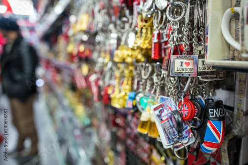 Wallpaper Mural porte-clefs souvenirs londrens Torontodigital.ca