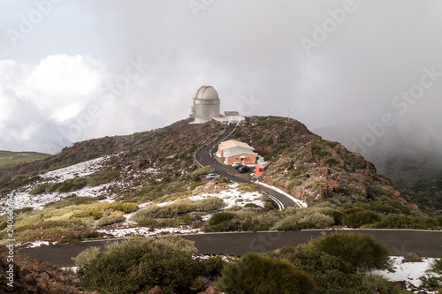 Observatorium - Roque de los Muchachos - umhüllt von einer Wolkendecke photo