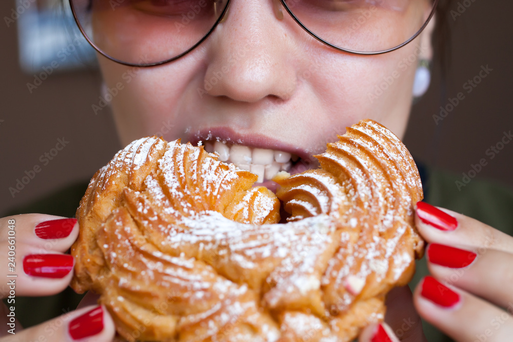 the girl is eating a custard ring - a traditional Russian dessert