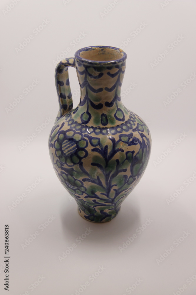 Vase ancien en porcelaine Vase ancien en porcelaine