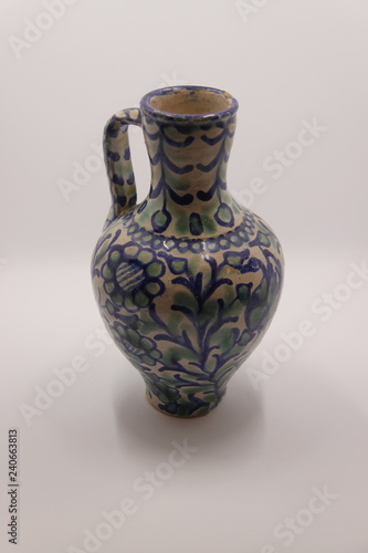 Vase ancien en porcelaine