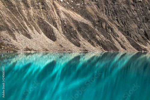 La bellissima Cordillera bianca e le sue lagune nel parco nazionale Huascaran, Huaràz, Perù photo