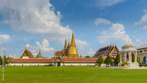  Gran Palacio Real de Bangkok y el Templo del Buda Esmeralda, residencia oficial del rey de Tailandia hasta mediados siglo XX , Bangkok, Tailandia