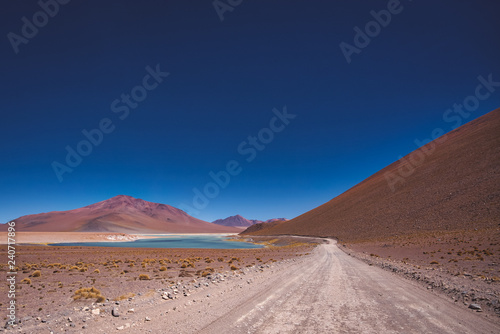 Dirt road leading to the Siloli salt flats