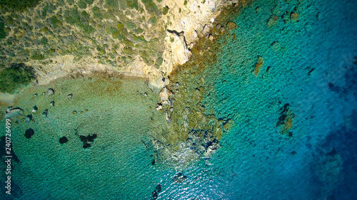 Plage en grece avec des eaux turquoises