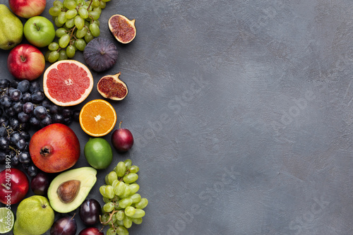 Fototapeta Naklejka Na Ścianę i Meble -  Fresh fruits border on gray background top view