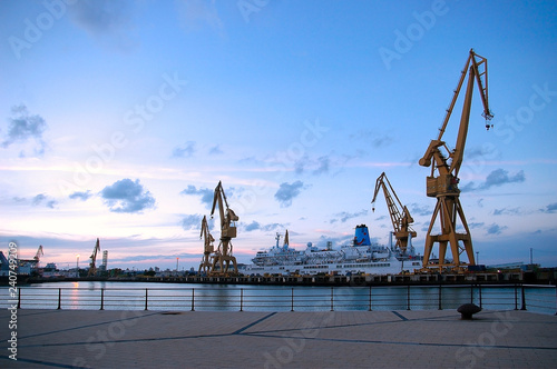 gruas para reparar barcos en la bahia de Cadiz capital, Andalucia. España. Europa photo