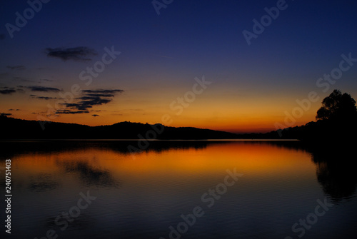 Zachód nad jeziorem photo