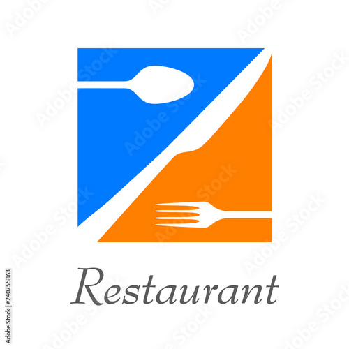 Logotipo con texto Restaurant con cuadrado con cubiertos en espacio negativo en varios colores