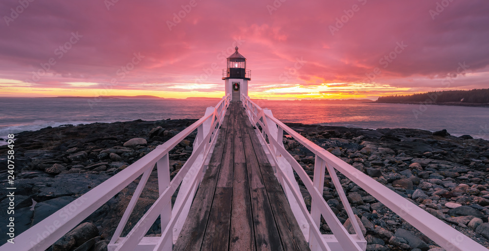 Epic Sunset at Marshall point lighthouse - obrazy, fototapety, plakaty 