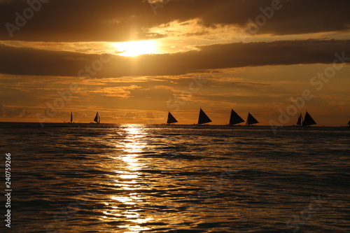 Segeln bei Sonnenuntergang