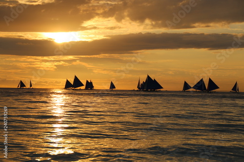 Segeln bei Sonnenuntergang