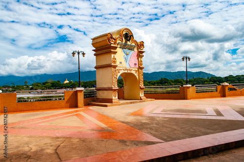 Goldenes Tor am Goldenen Dreieck auf der Thailändischen Seite